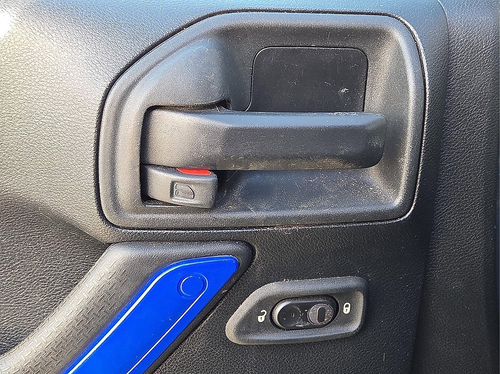 Used 2017 Jeep Wrangler Unlimited Rubicon w/ Connectivity Group image 13