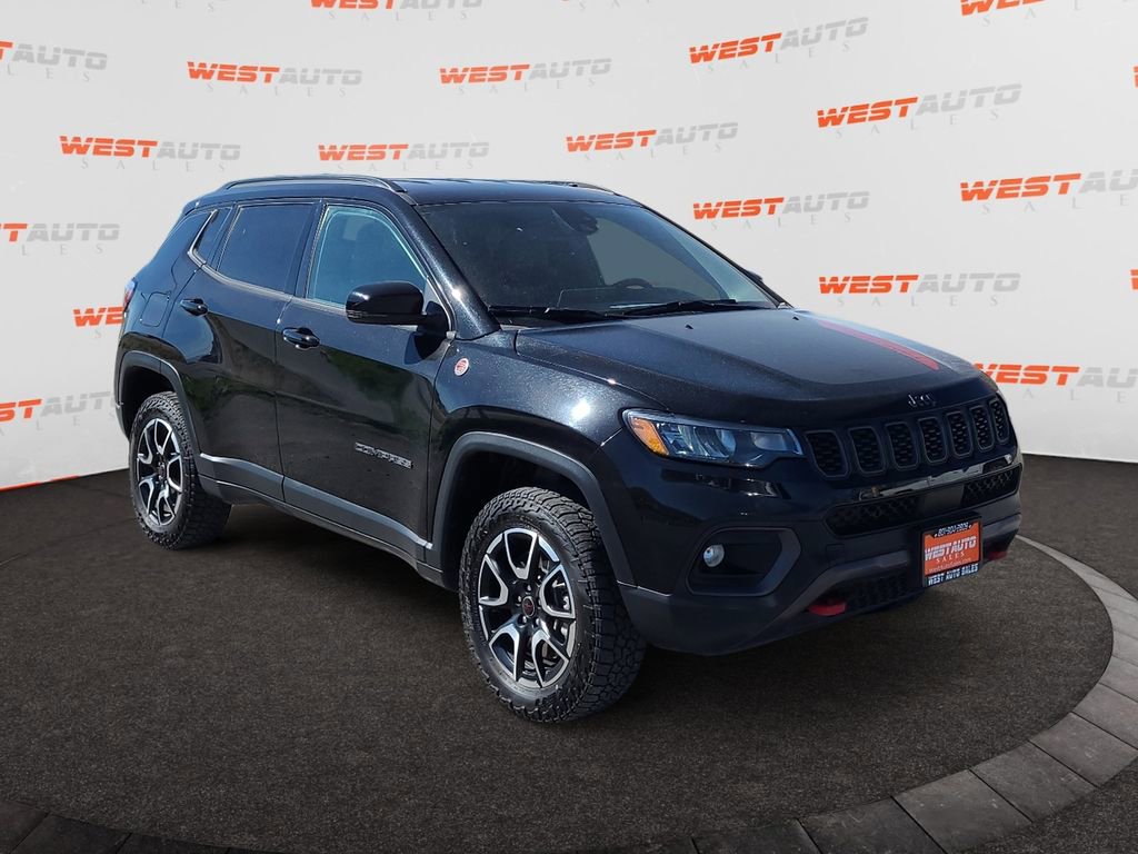 Used 2025 Jeep Compass Trailhawk image 7