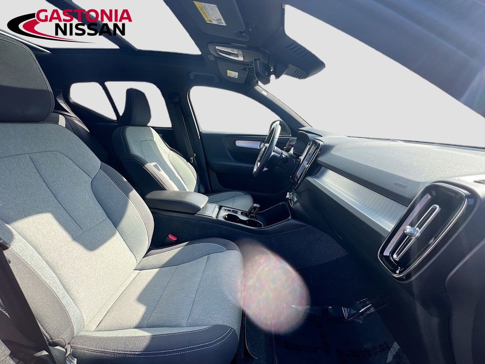 Used 2024 Volvo XC40 B5 Core image 37