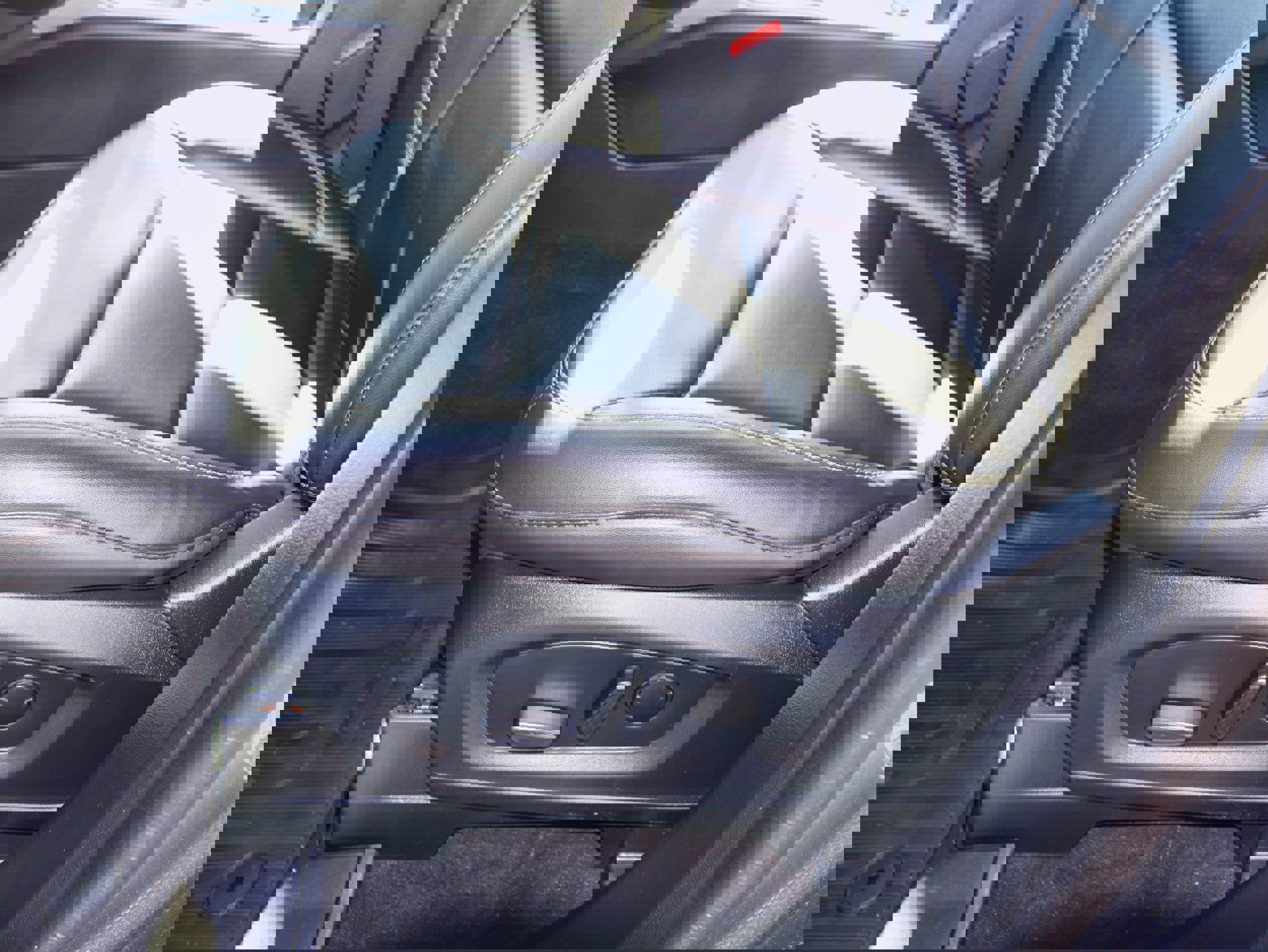 Used 2024 Ford Explorer XLT w/ Equipment Group 202A image 16