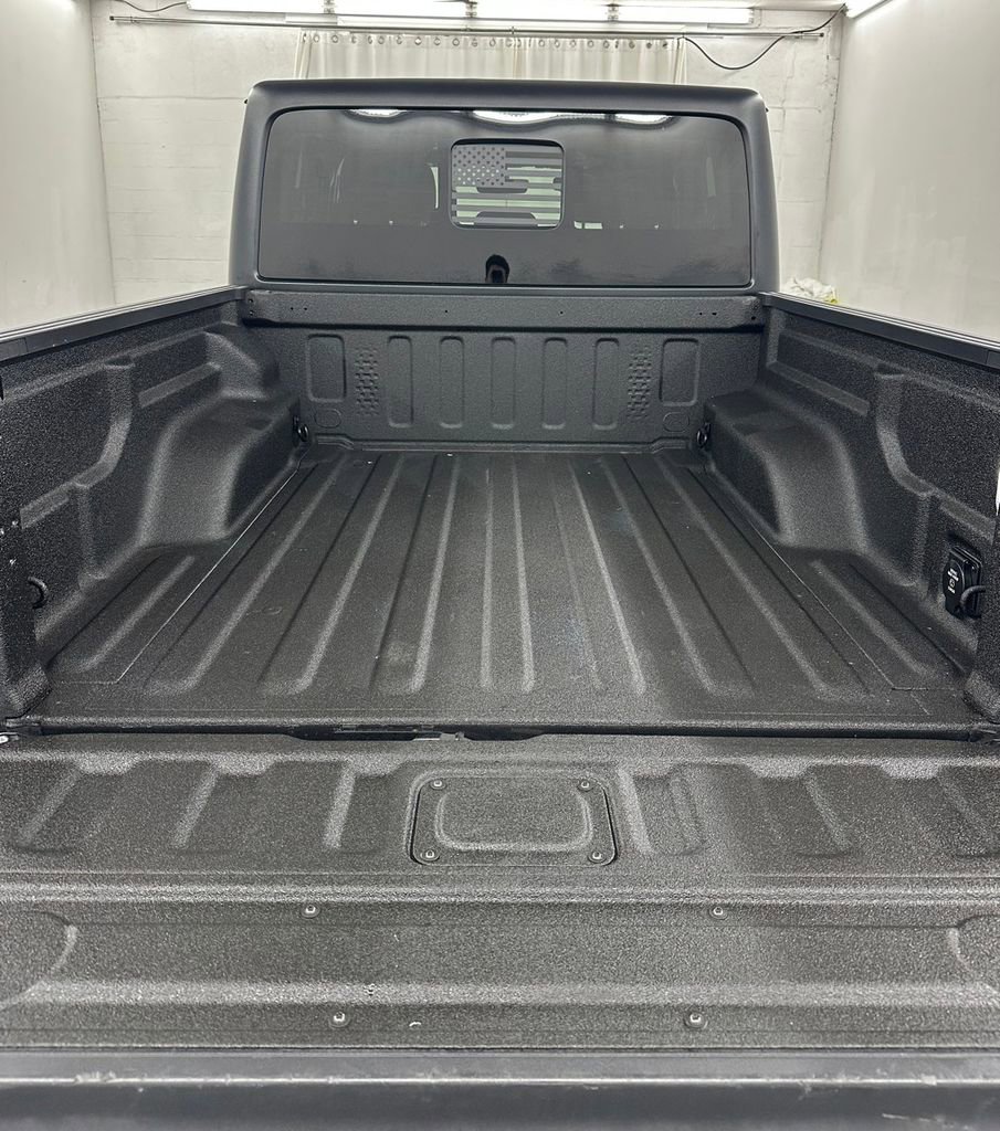 Used 2022 Jeep Gladiator Willys image 35