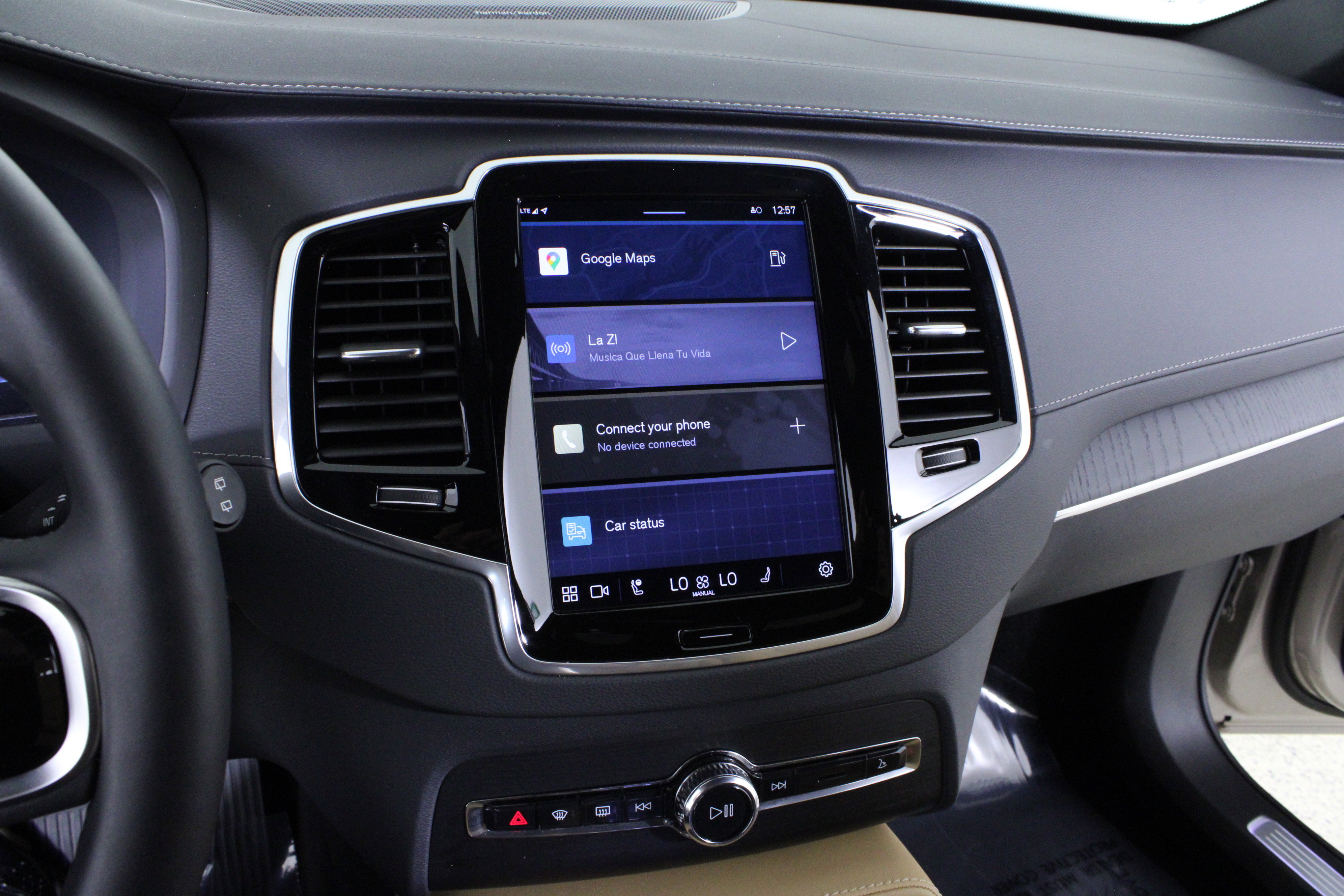 Used 2025 Volvo XC90 B6 Ultra w/ Protection Package Premier image 25