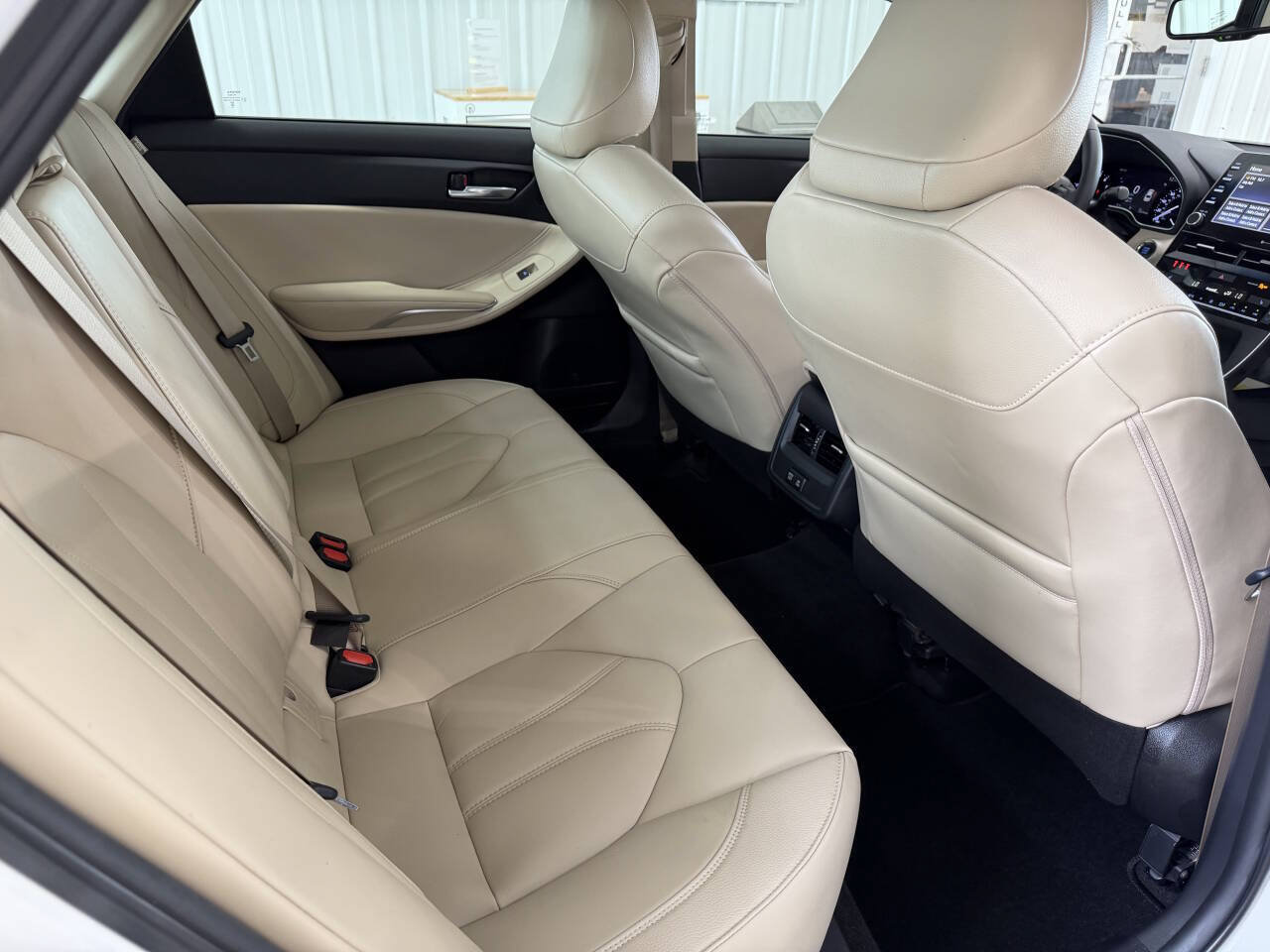 Used 2021 Toyota Avalon XLE FWD image 29