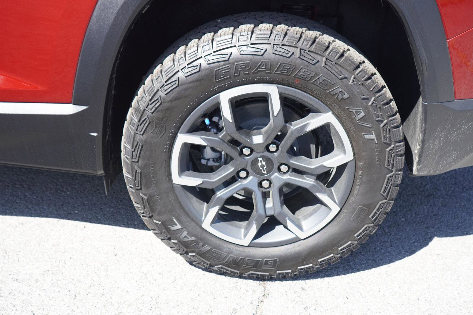New 2026 Chevrolet Equinox ACTIV w/ Convenience Package III AWD/4WD image 11
