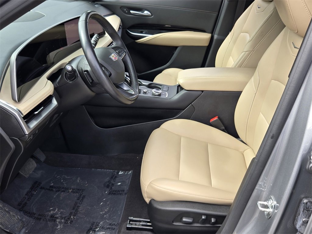 Used 2024 Cadillac XT4 Luxury w/ Cold Weather Package image 12