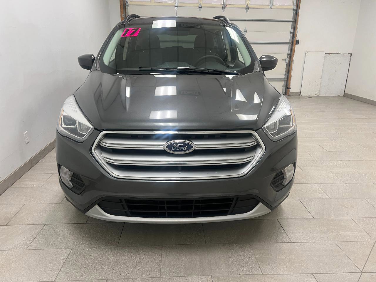 Used 2017 Ford Escape SE w/ Equipment Group 201A FWD image 17