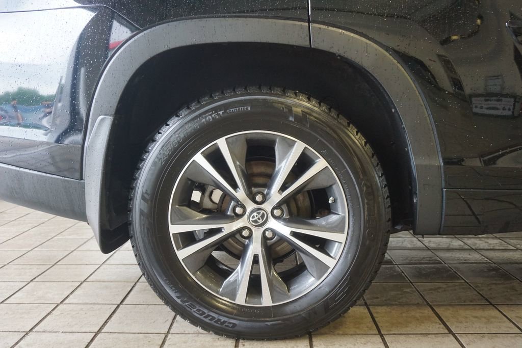 Used 2018 Toyota Highlander Plus AWD/4WD image 29