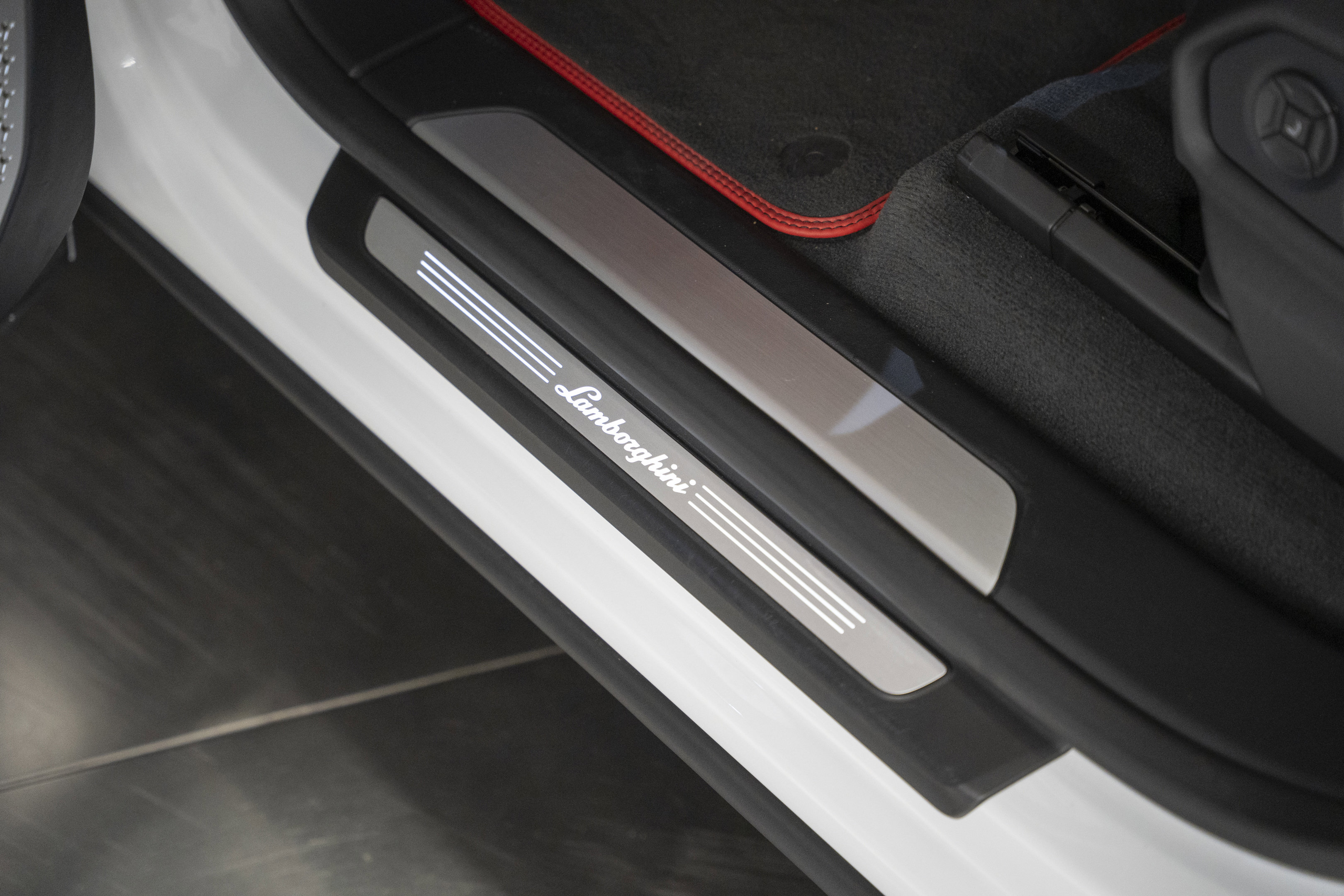 Used 2021 Lamborghini Urus AWD image 25