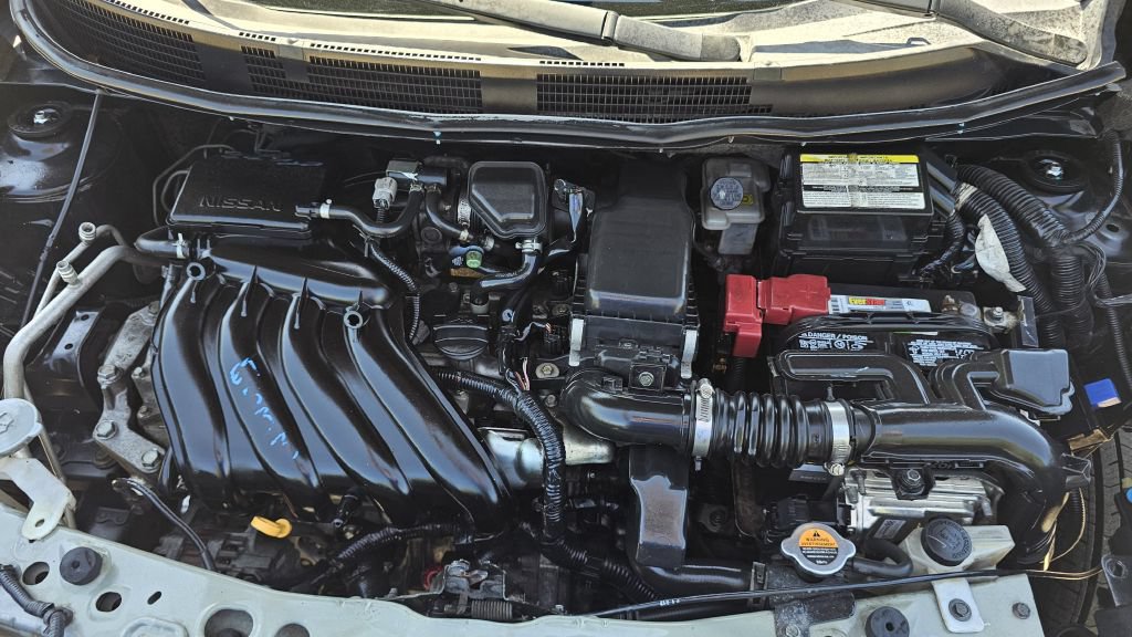 Used 2014 Nissan Versa SV FWD image 11