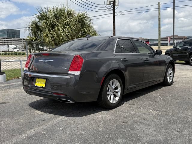 Used 2023 Chrysler 300 Touring RWD image 7