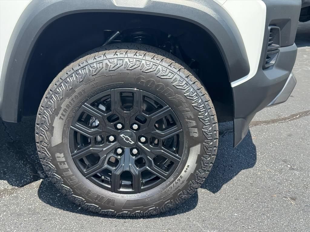 Used 2026 Chevrolet Colorado Trail Boss AWD/4WD image 9