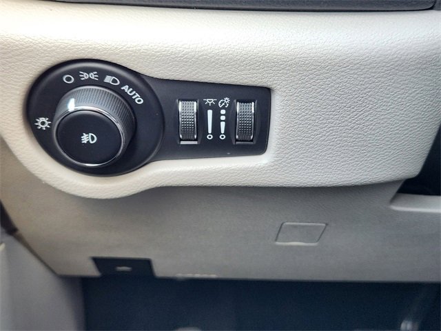 Used 2020 Chrysler Pacifica Limited image 23