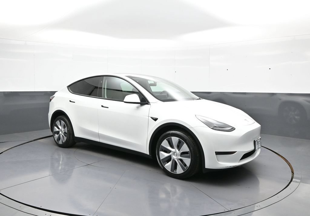 Used 2024 Tesla Model Y Long Range AWD/4WD image 4