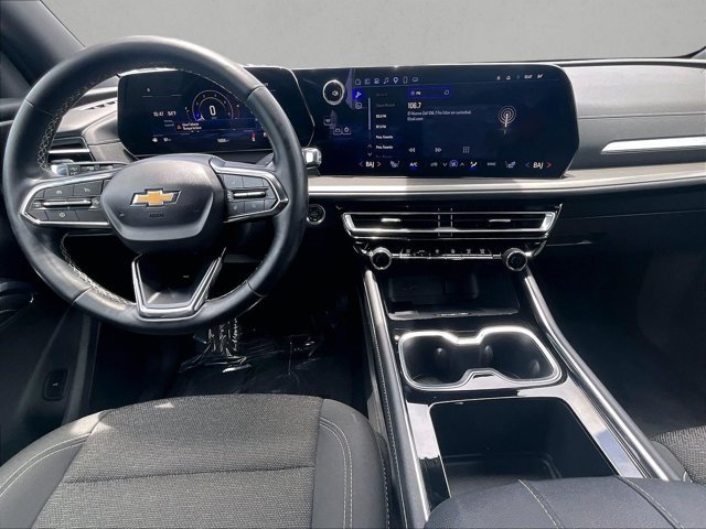 Used 2025 Chevrolet Traverse LT FWD image 16