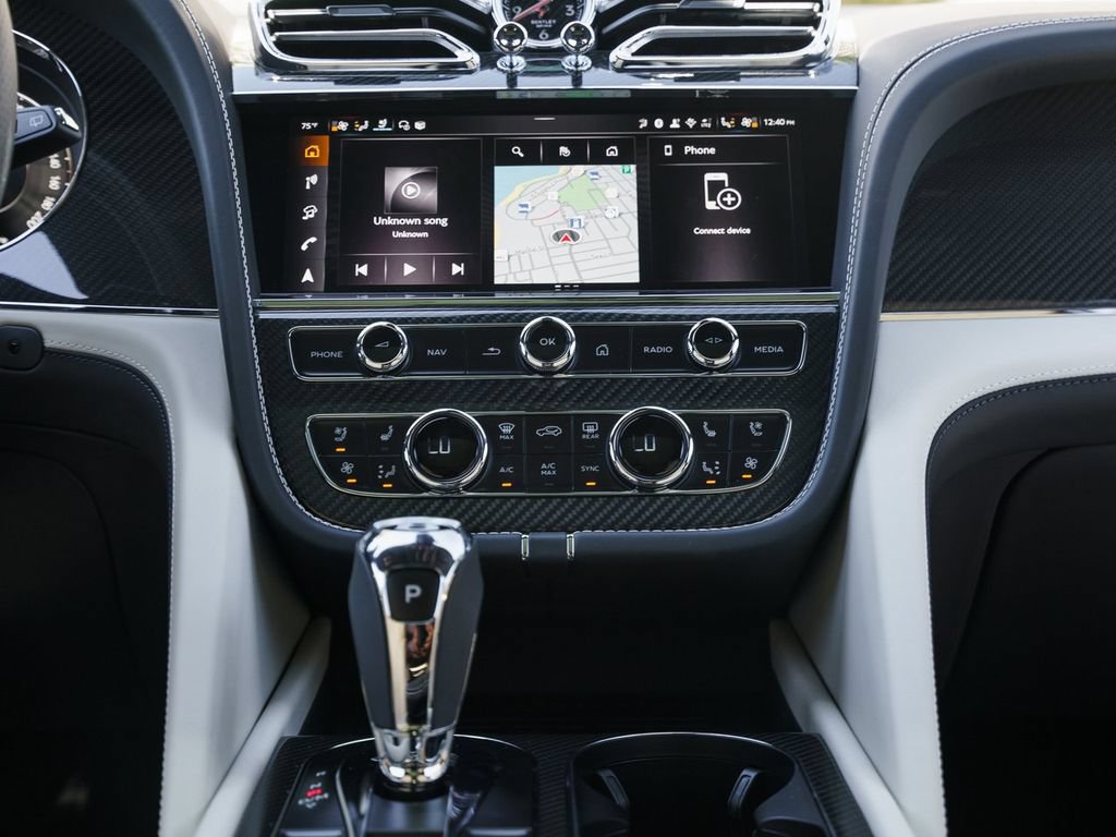 Used 2025 Bentley Bentayga Extended Wheelbase AWD/4WD image 18