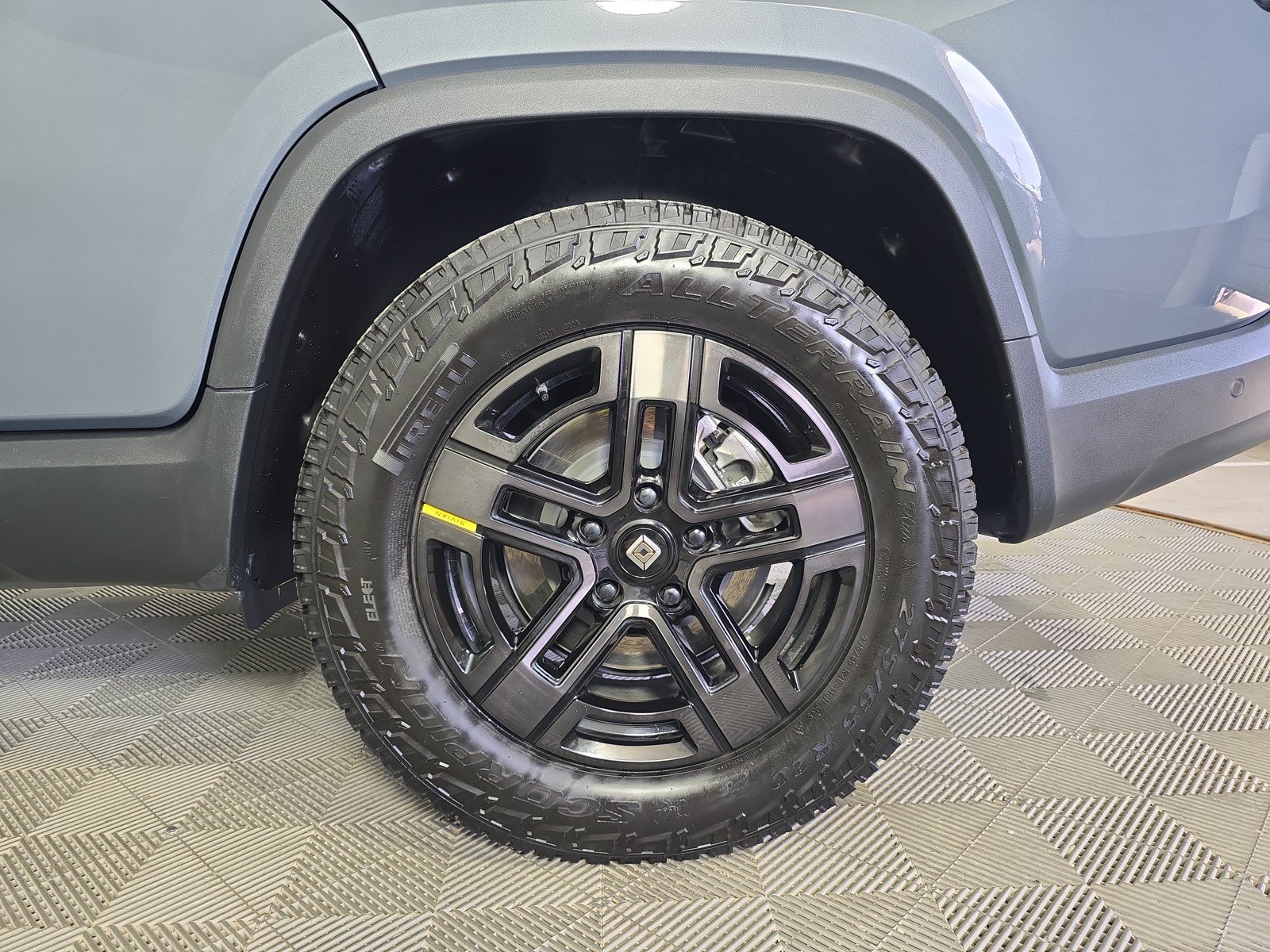 Used 2025 Rivian R1T Adventure AWD/4WD image 10