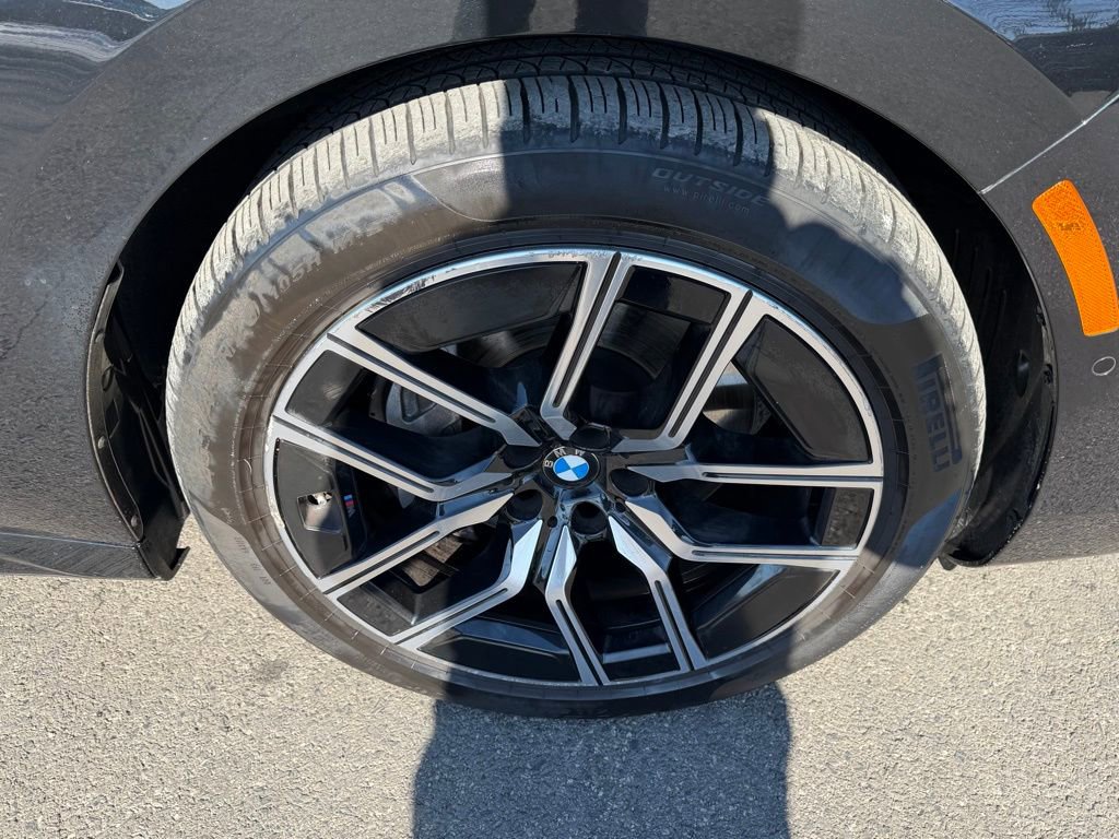 Used 2025 BMW 740i xDrive image 15