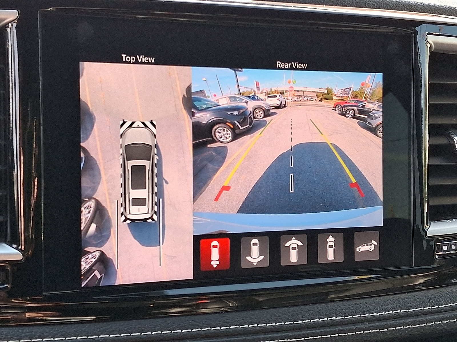 Used 2024 Chrysler Pacifica Limited FWD image 21