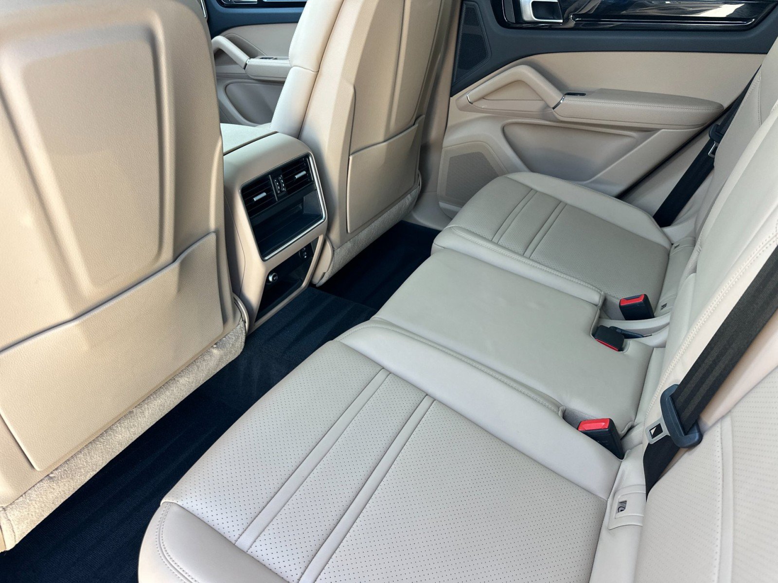 Used 2023 Porsche Cayenne AWD/4WD image 13