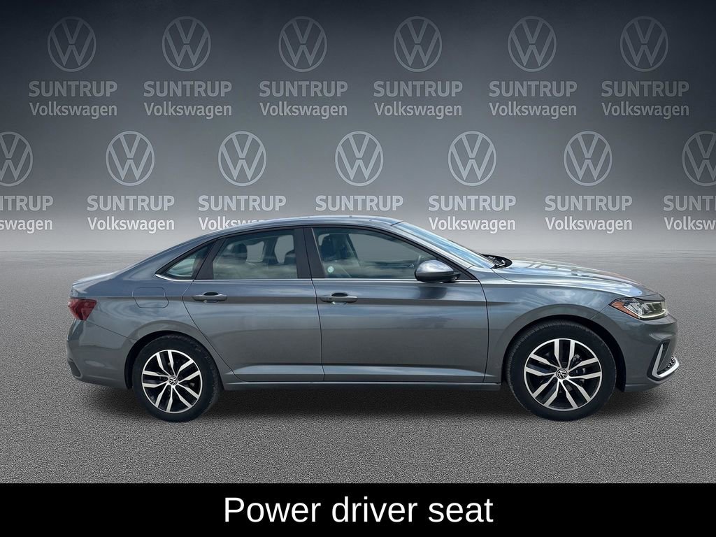 Used 2025 Volkswagen Jetta SE FWD image 7