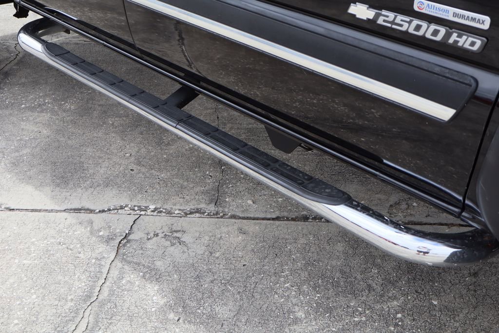 Used 2006 Chevrolet Silverado 2500 LT w/ Heavy-Duty Power Package image 12