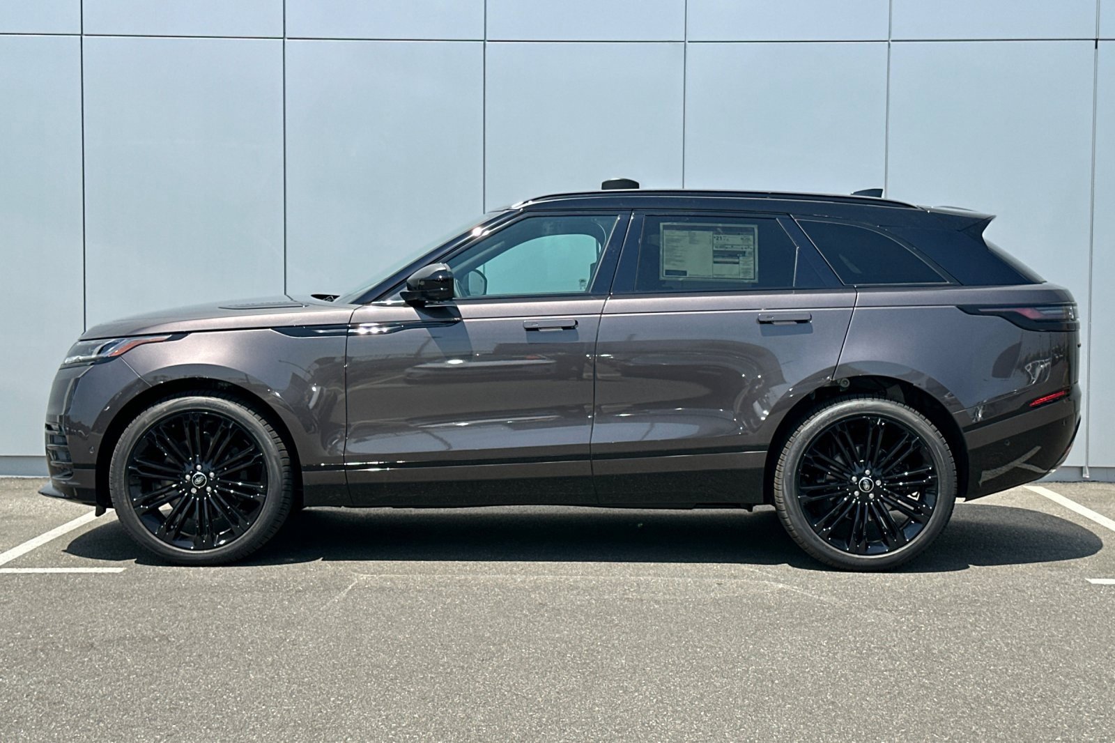 New 2026 Land Rover Range Rover Velar Dynamic SE image 2