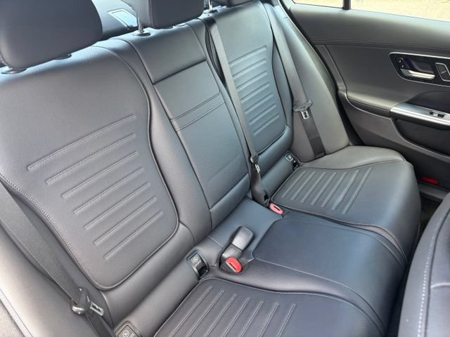 Used 2025 Mercedes-Benz C 300 Sedan image 31
