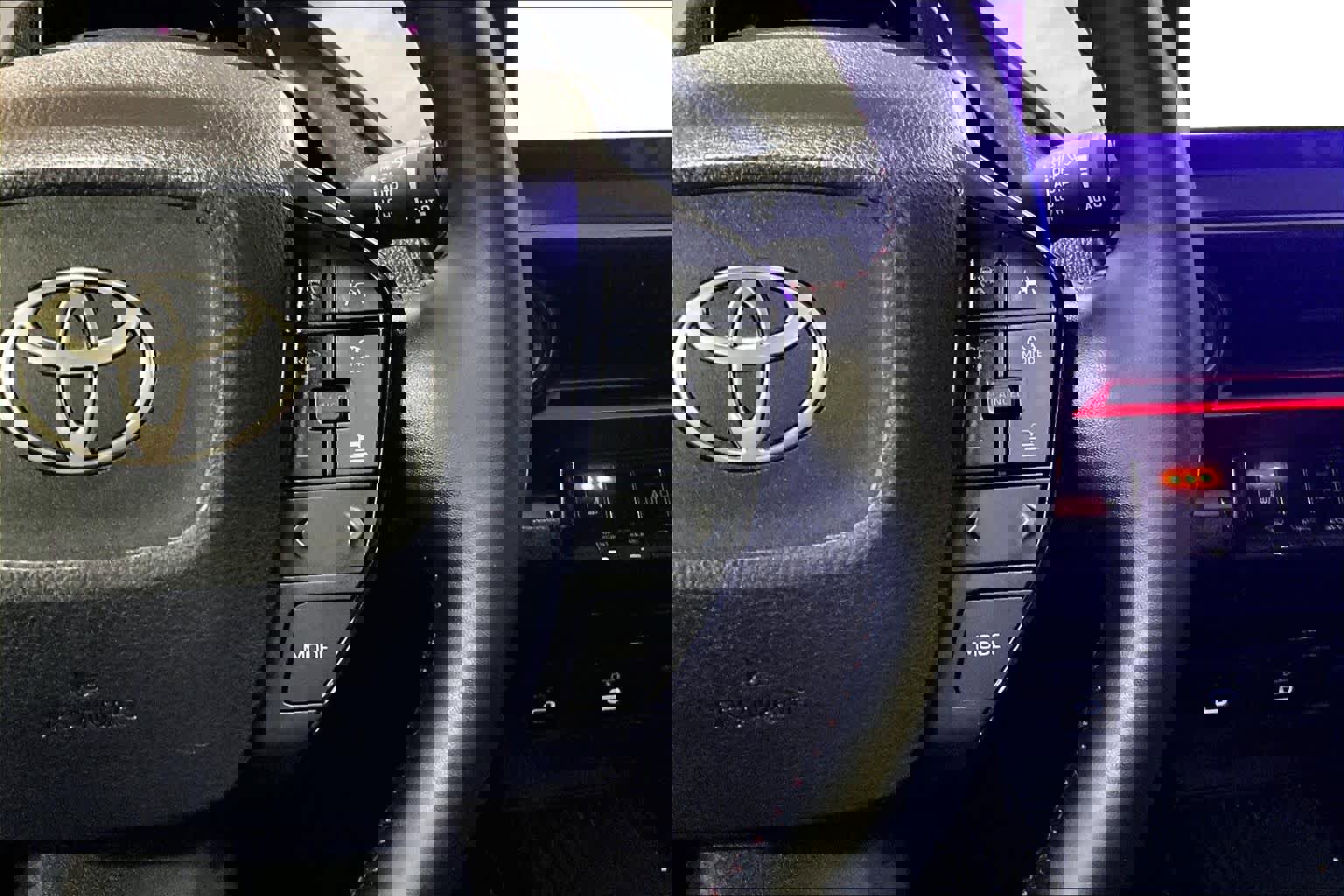 Used 2025 Toyota Prius Plug-In Hybrid image 22