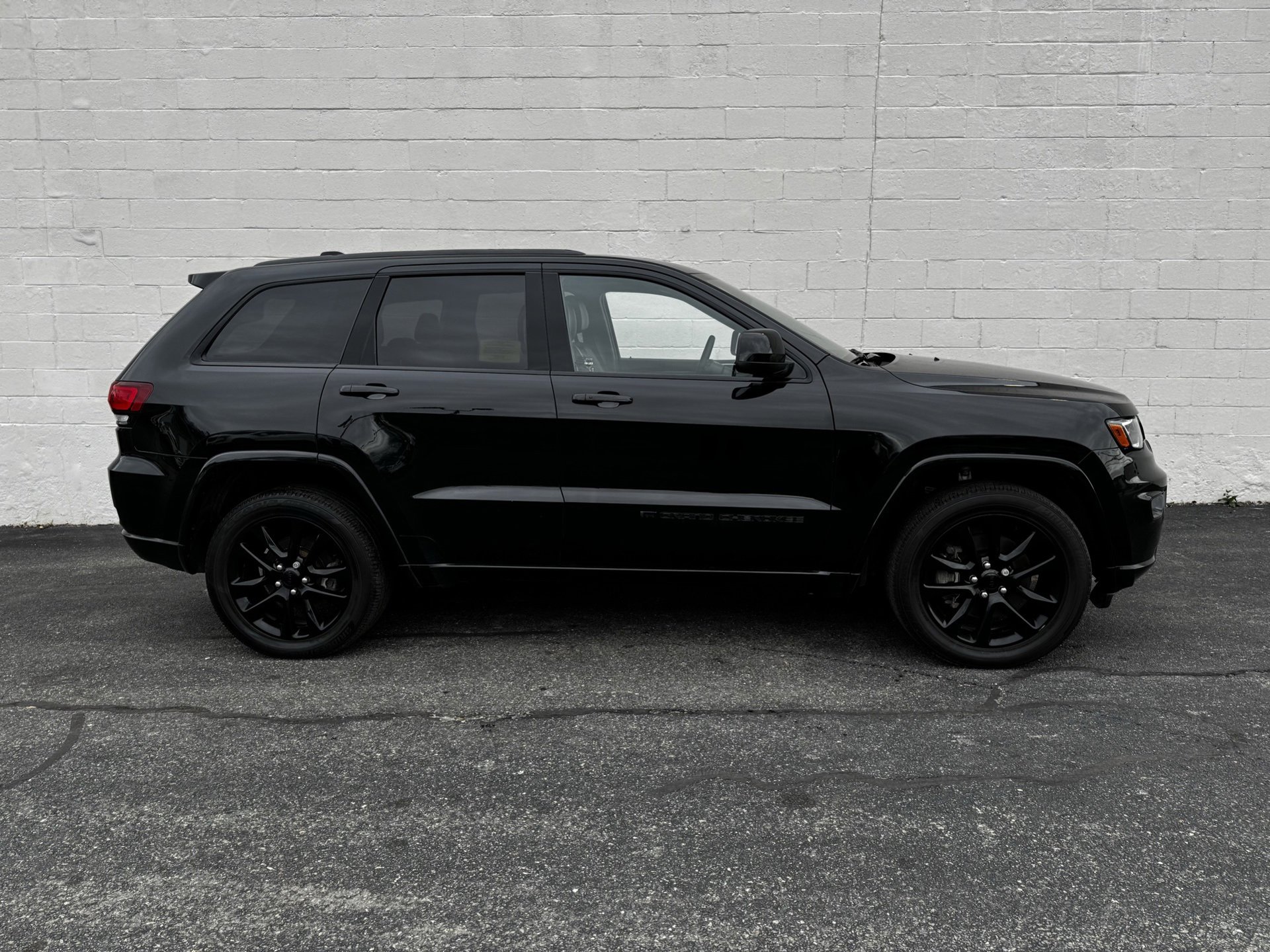 Used 2022 Jeep Grand Cherokee Altitude image 5