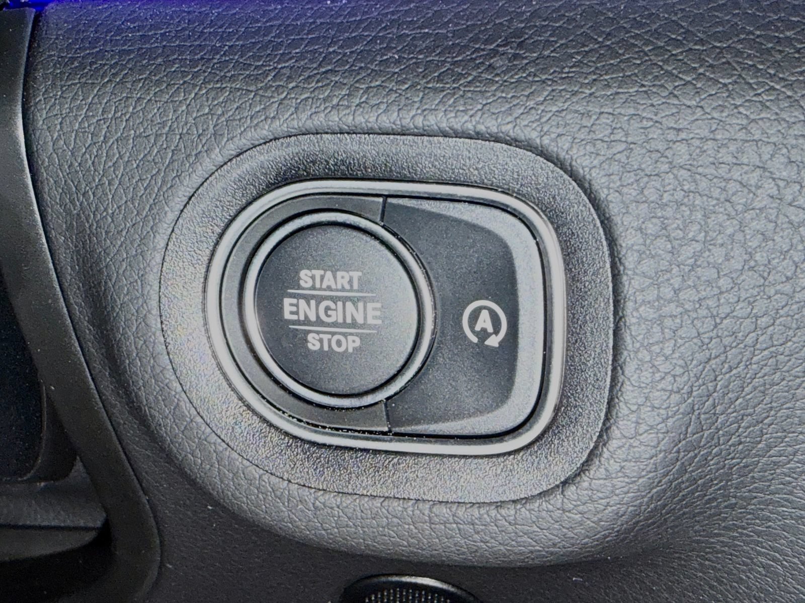 Used 2025 Mercedes-Benz GLS 450 4MATIC image 32