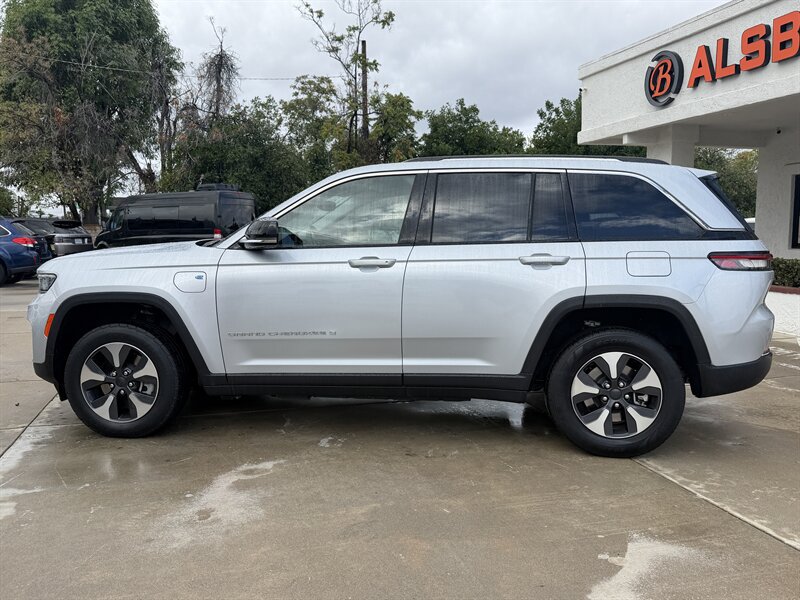 Used 2022 Jeep Grand Cherokee Limited 4xe AWD/4WD image 2