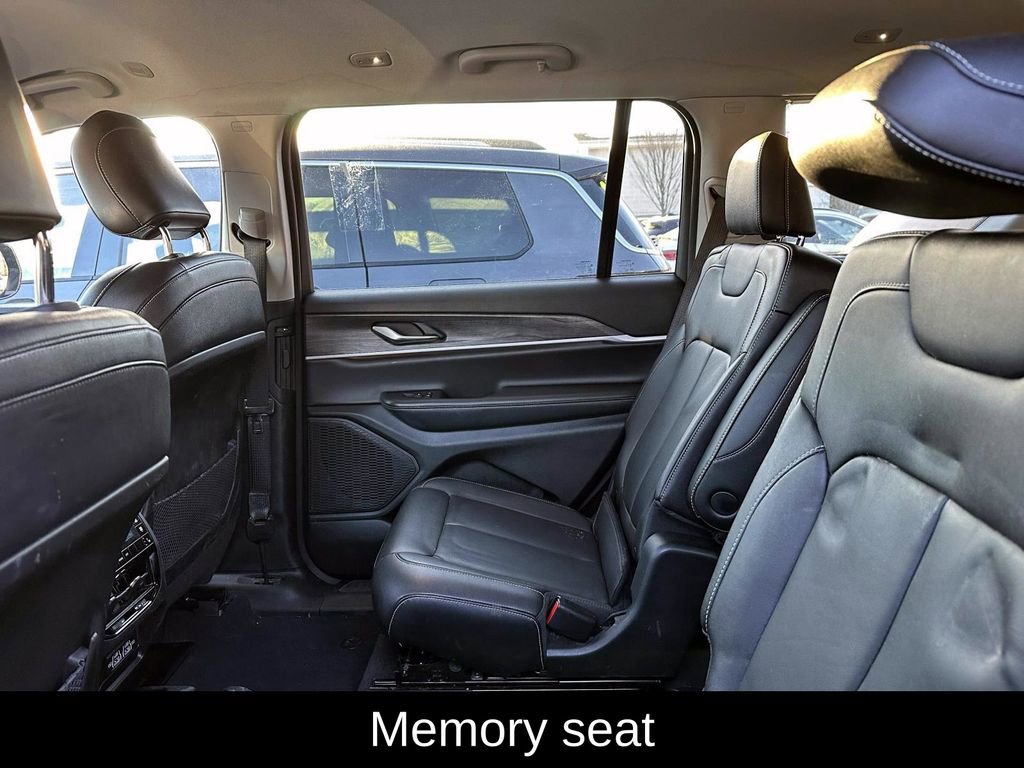 Used 2023 Jeep Grand Cherokee L Limited w/ Black Appearance Package image 10