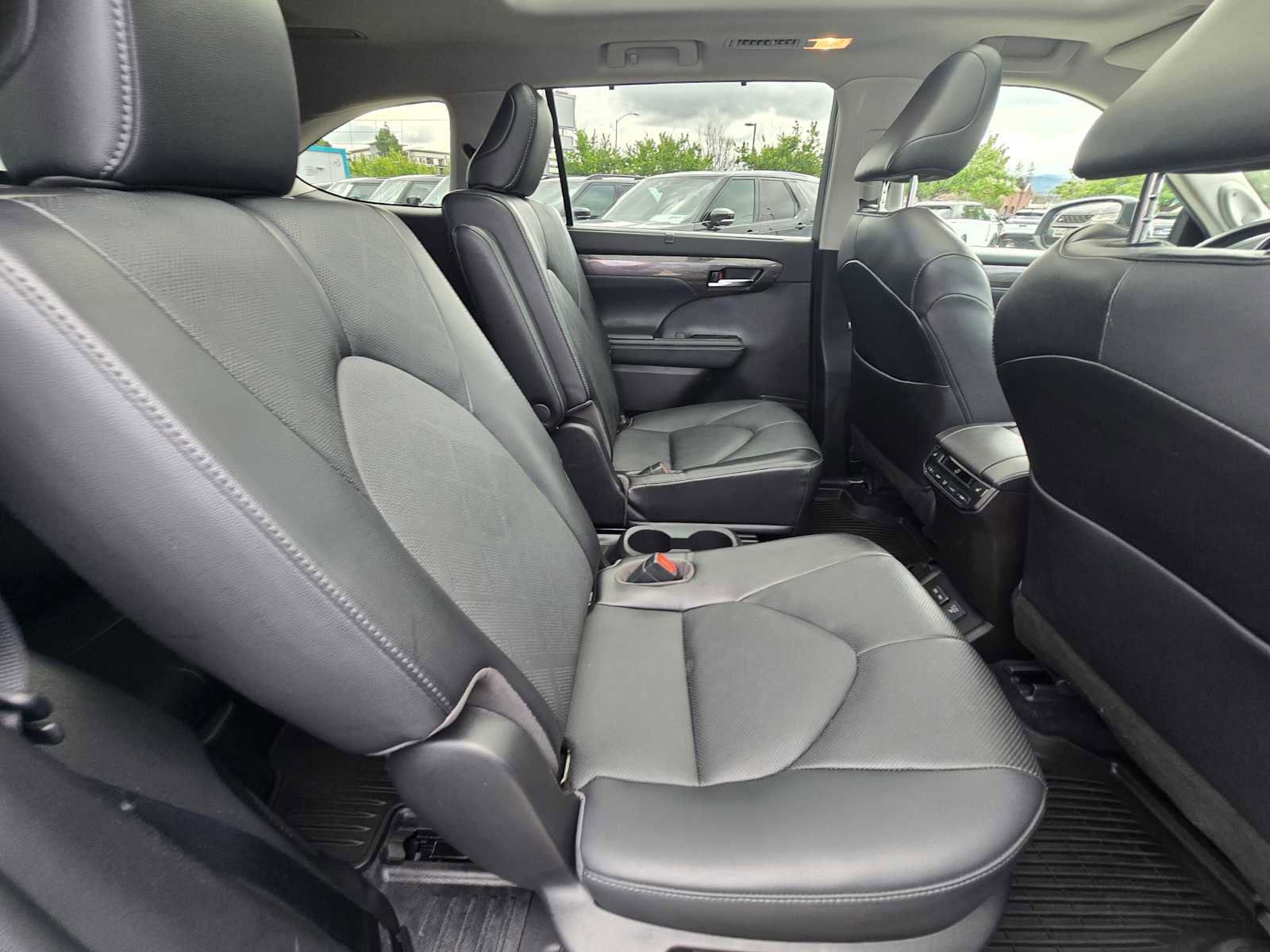 Used 2022 Toyota Highlander Platinum image 14