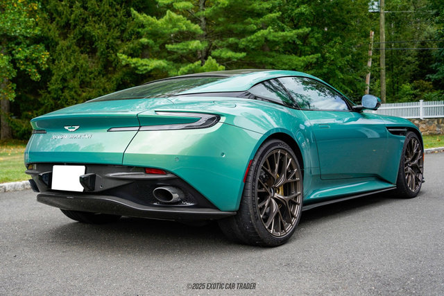 Used 2025 Aston Martin DB12 Coupe RWD image 8