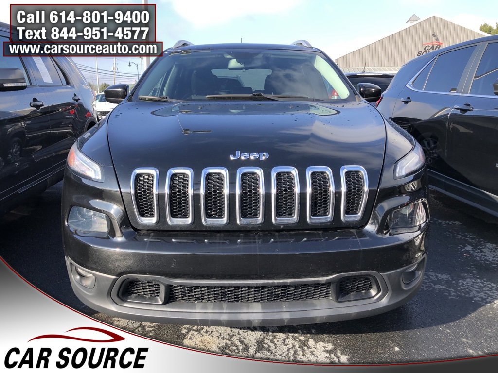 Used 2018 Jeep Cherokee Latitude Plus w/ Cold Weather Group image 2
