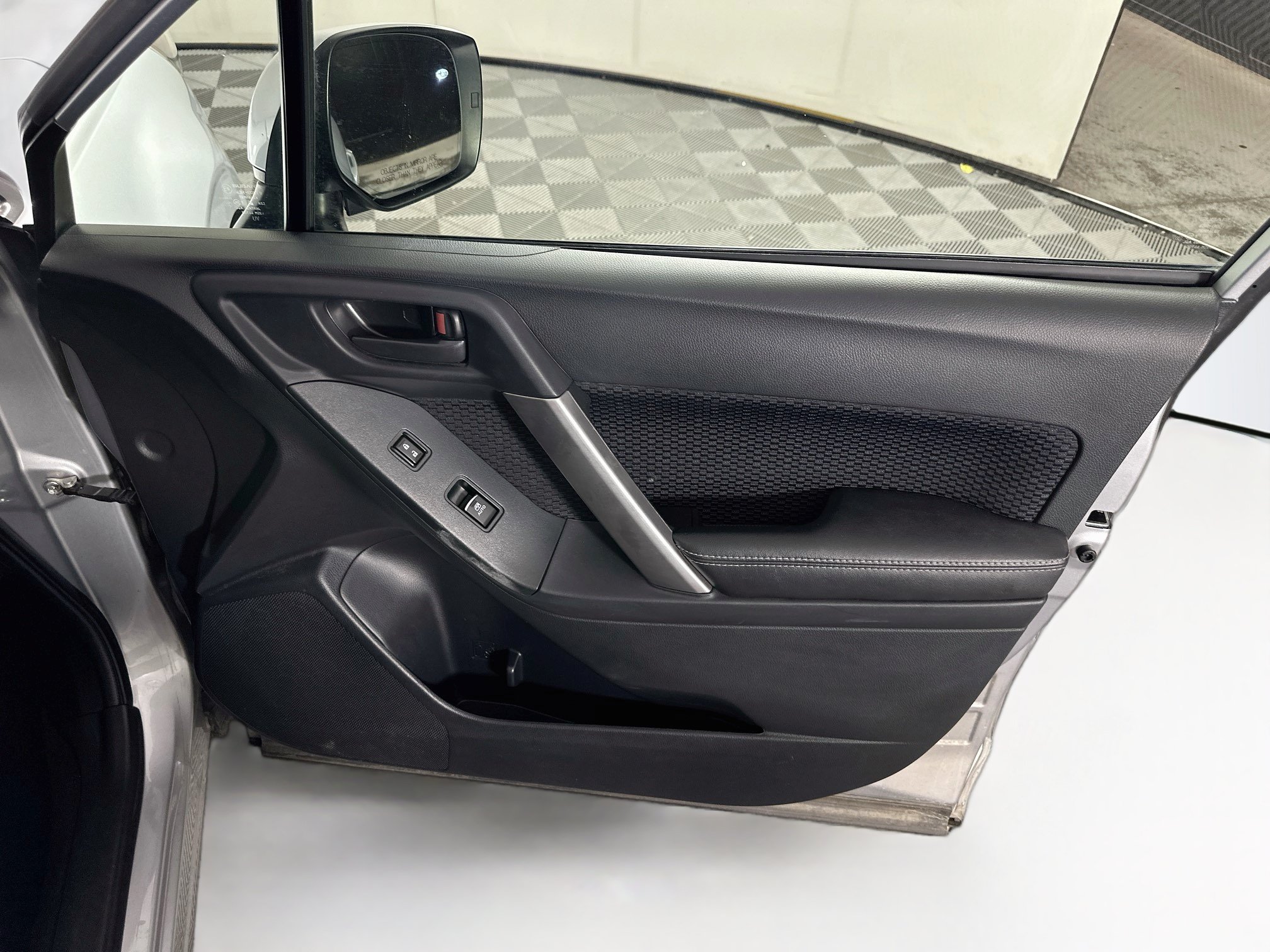 Used 2017 Subaru Forester 2.5i Premium AWD/4WD image 32