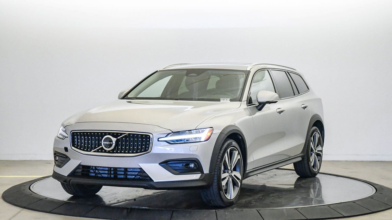 Certified 2025 Volvo V60 B5 Cross Country Plus image 1