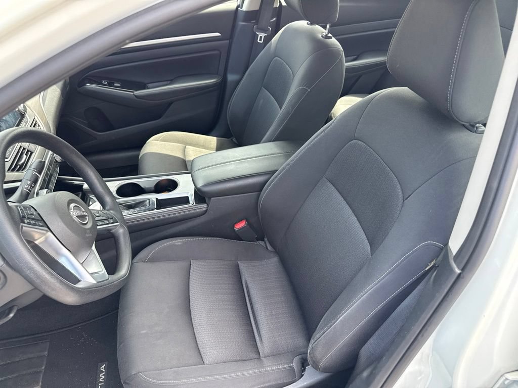Used 2023 Nissan Altima 2.5 SV FWD image 5