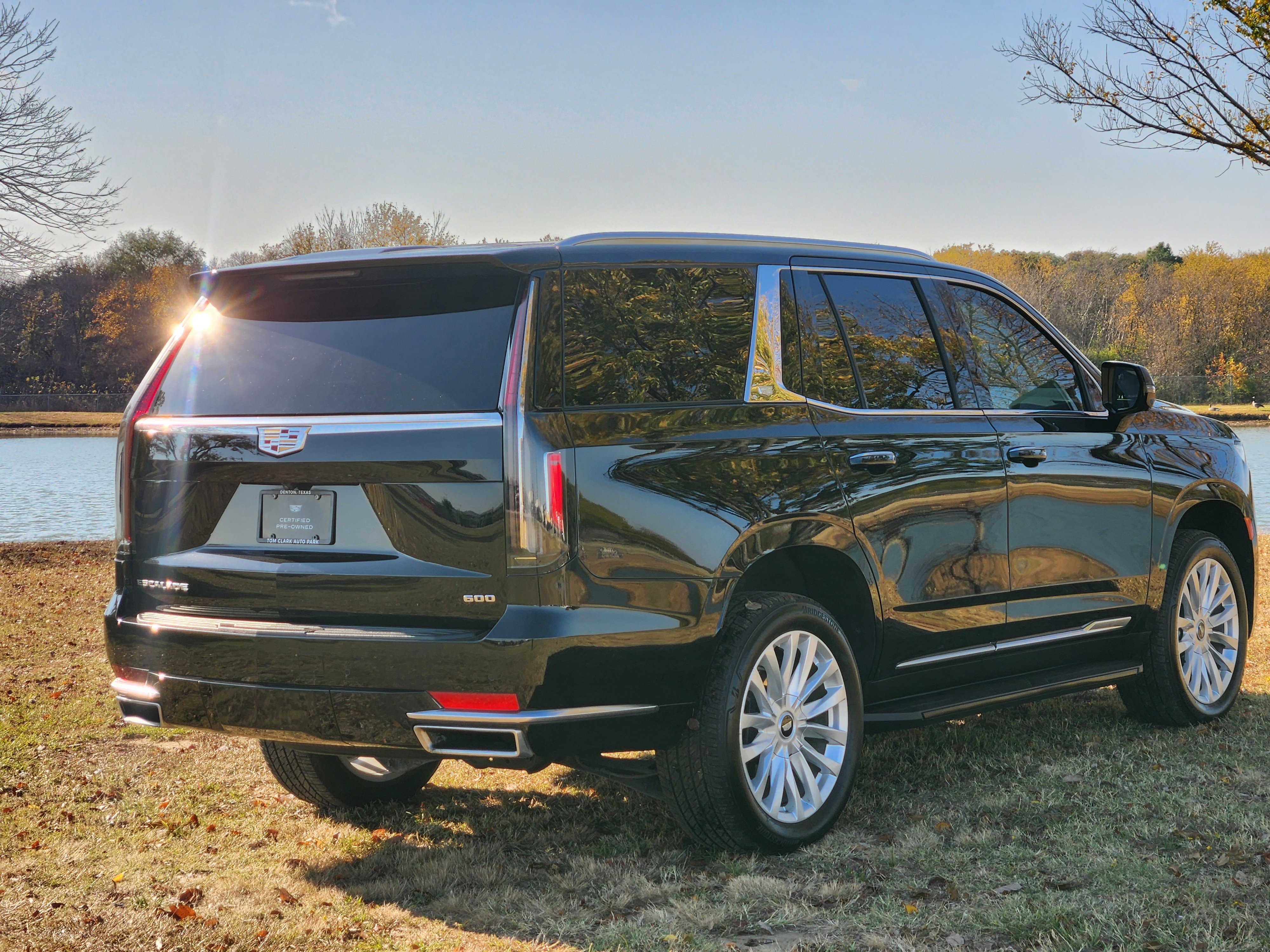 Certified 2024 Cadillac Escalade Luxury image 7