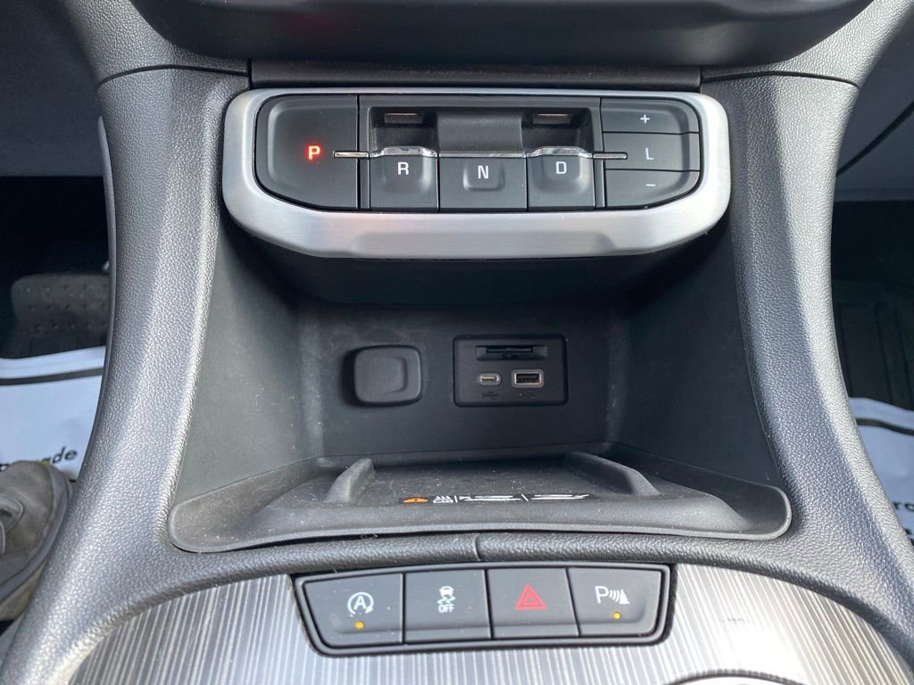 Used 2023 GMC Acadia SLT w/ Elevation Edition image 24