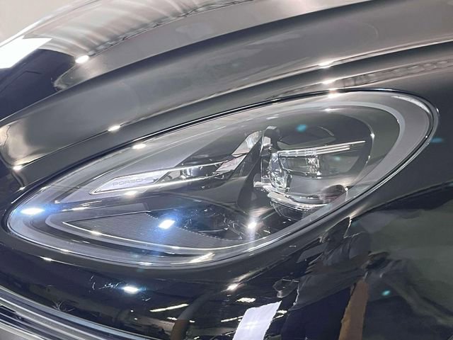 Certified 2023 Porsche Macan Turbo image 11
