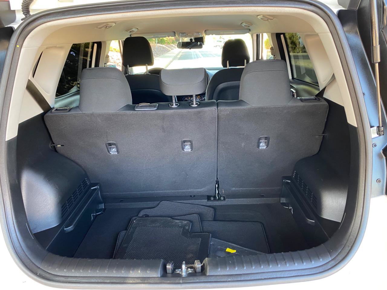 Used 2025 Kia Soul LX w/ LX Technology Package FWD image 9