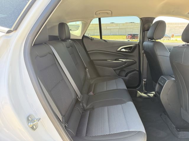 Used 2025 Chevrolet Trax LT image 32