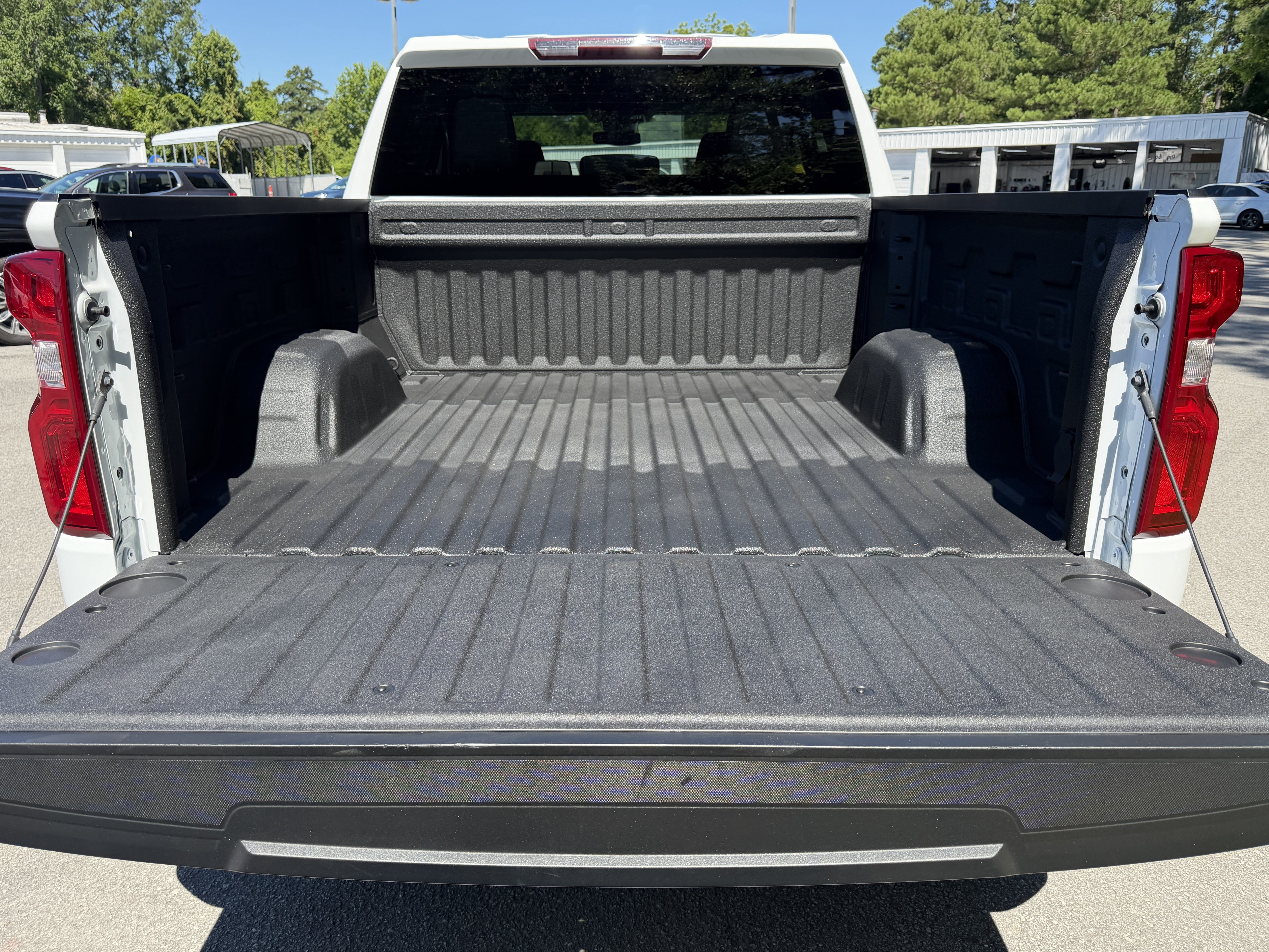 Used 2023 Chevrolet Silverado 1500 RST w/ Z71 Off-Road Package AWD/4WD image 4