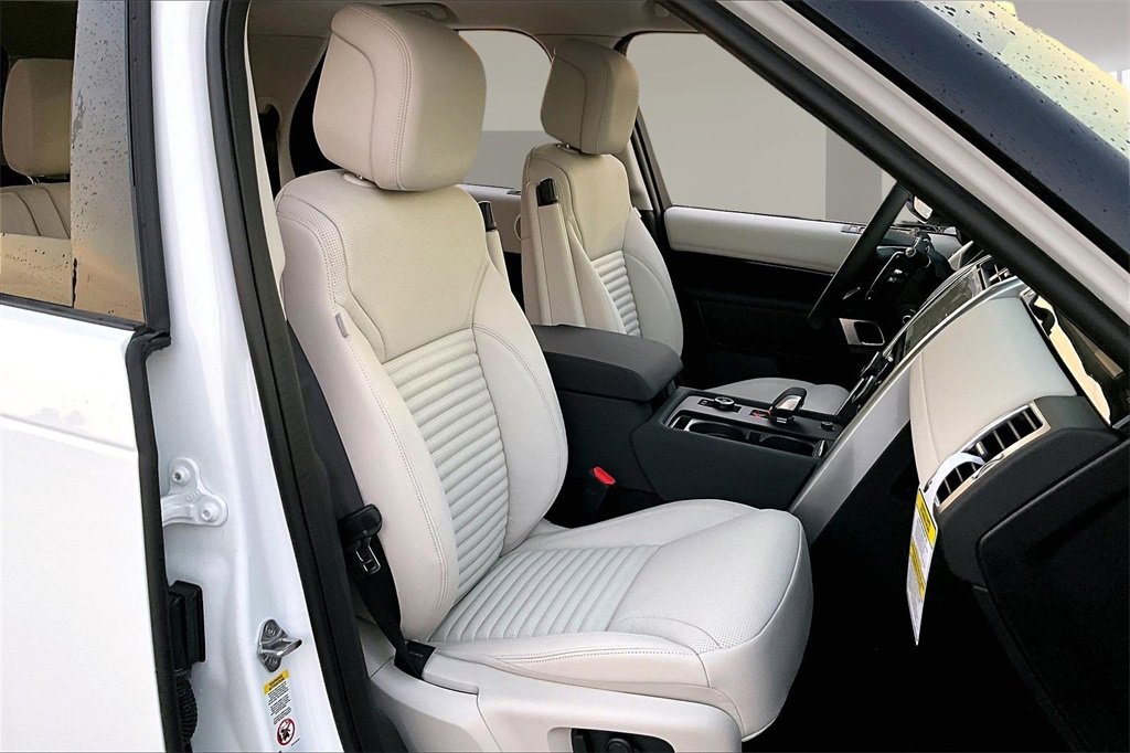 New 2025 Land Rover Discovery S image 11