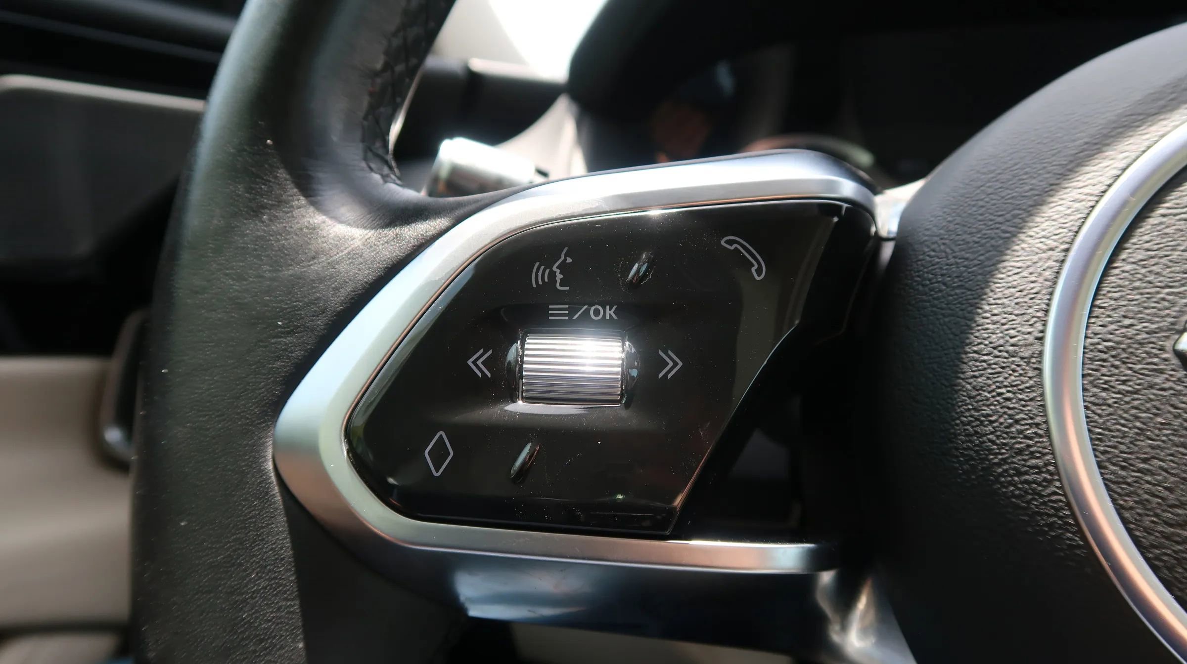 Used 2020 Jaguar XE S image 36