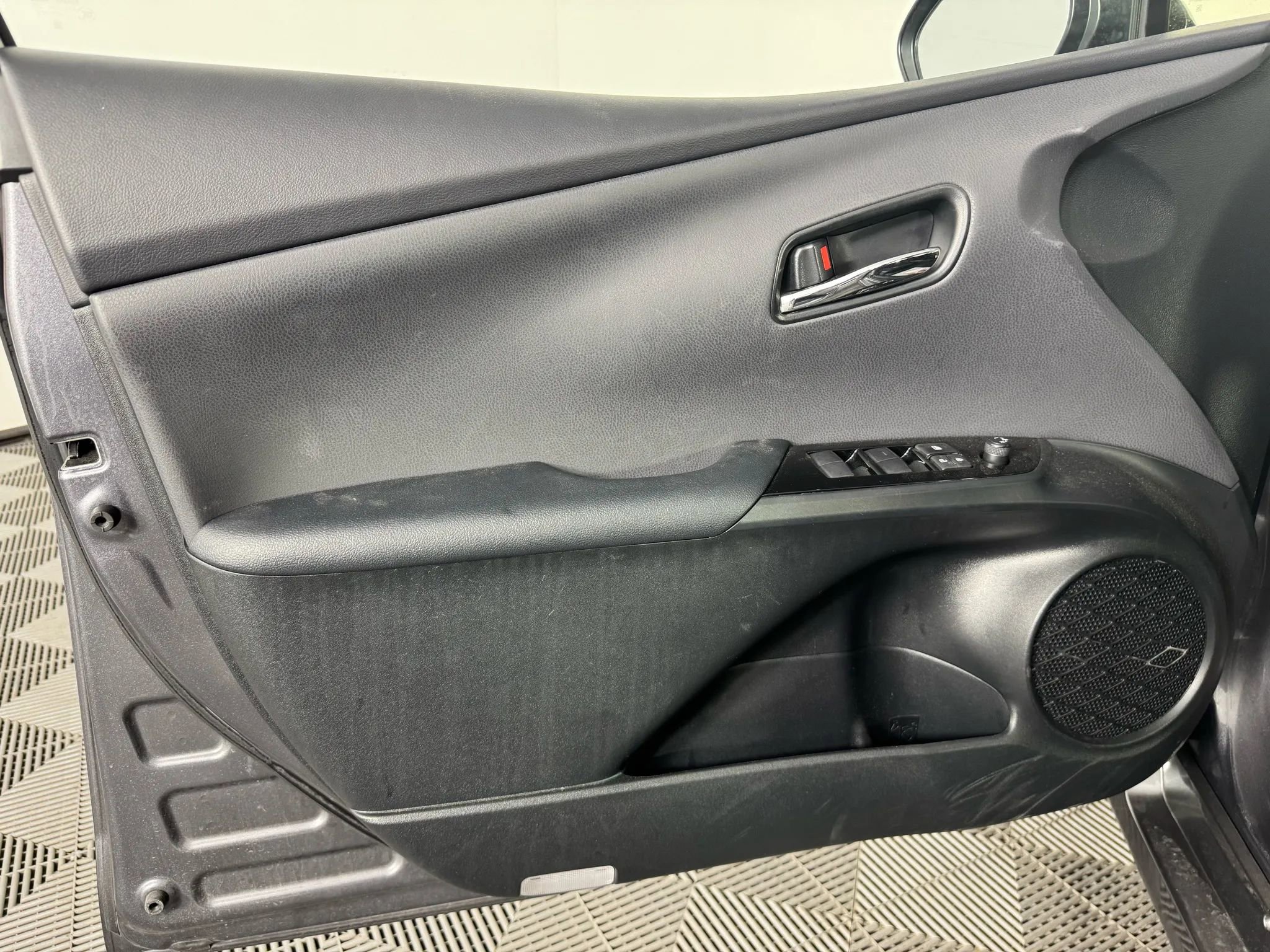 Used 2022 Toyota Prius Prime LE FWD image 36