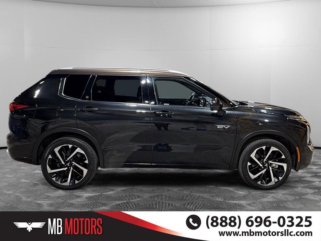 Used 2023 Mitsubishi Outlander SEL image 2