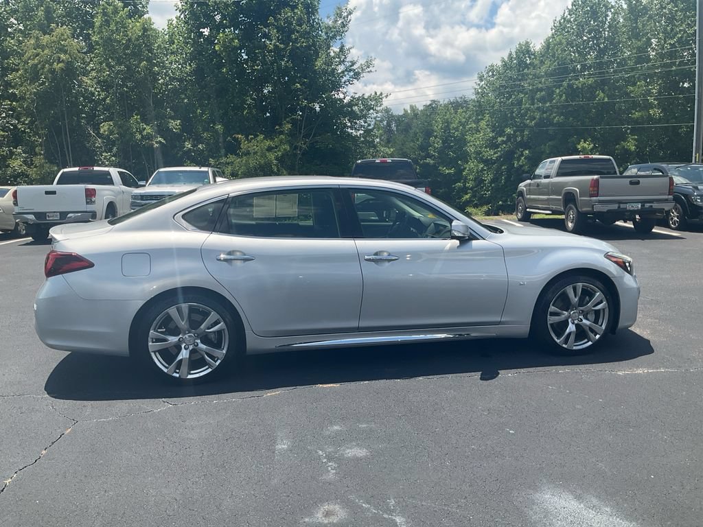 Used 2016 INFINITI Q70 L 3.7 w/ Deluxe Touring Package RWD image 4