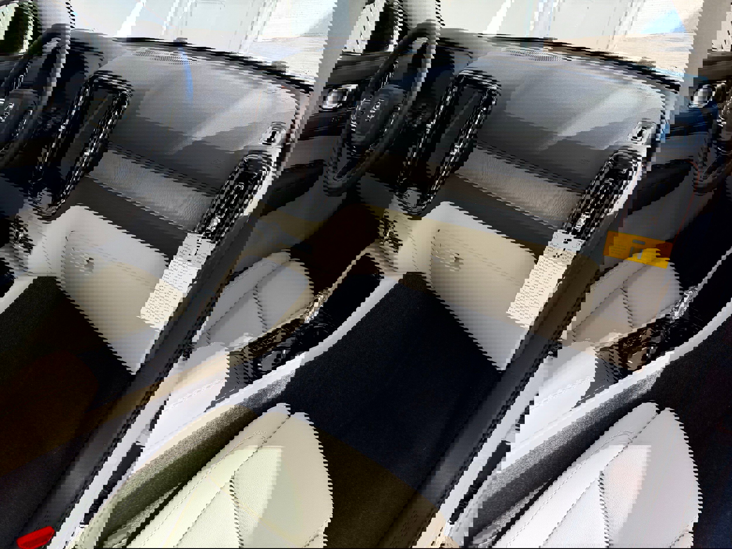 New 2026 Volvo XC40 B5 Ultra w/ Protection Package Premier image 27